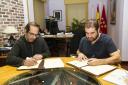 Noticias:: Firmados los convenios deportivos con los clubes Pintobasket y Balonmano Pinto
